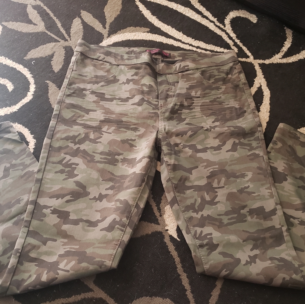 Camo Skinny Pants